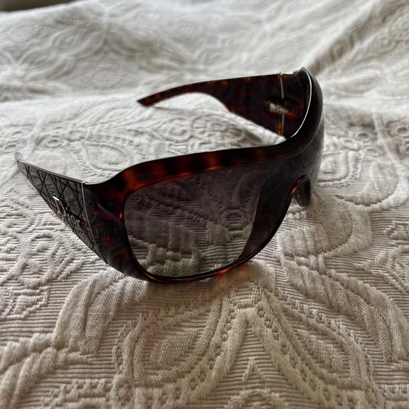 Christian Dior Brown Tortoiseshell Cannage 1 Sunglasses   Flawless! - Picture 10 of 13